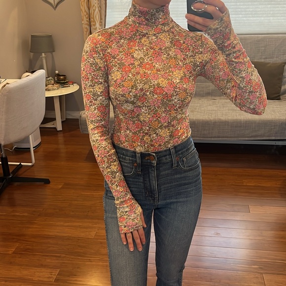 EUC H&M Floral Bodysuit - Picture 3 of 9